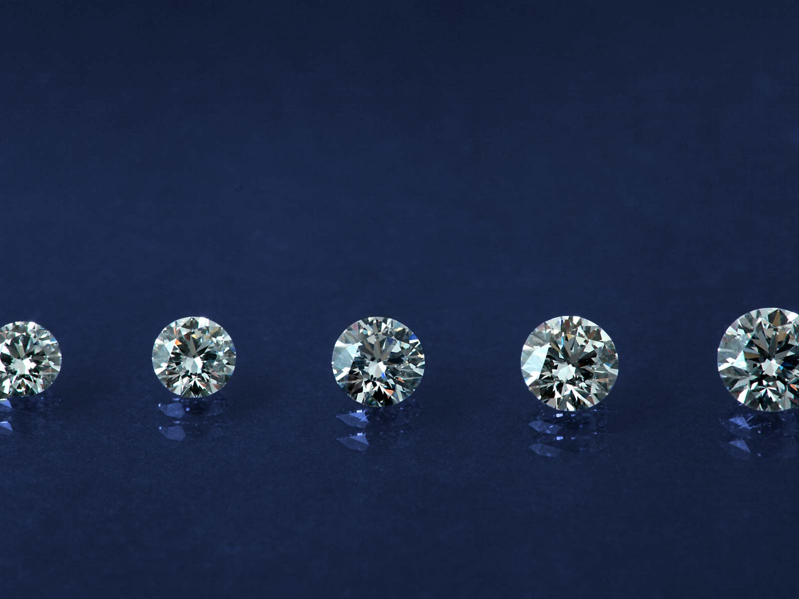 ギラギラ！テリ存在感抜群！2ct ダイヤモンド F VS GOOD ピアス 鑑