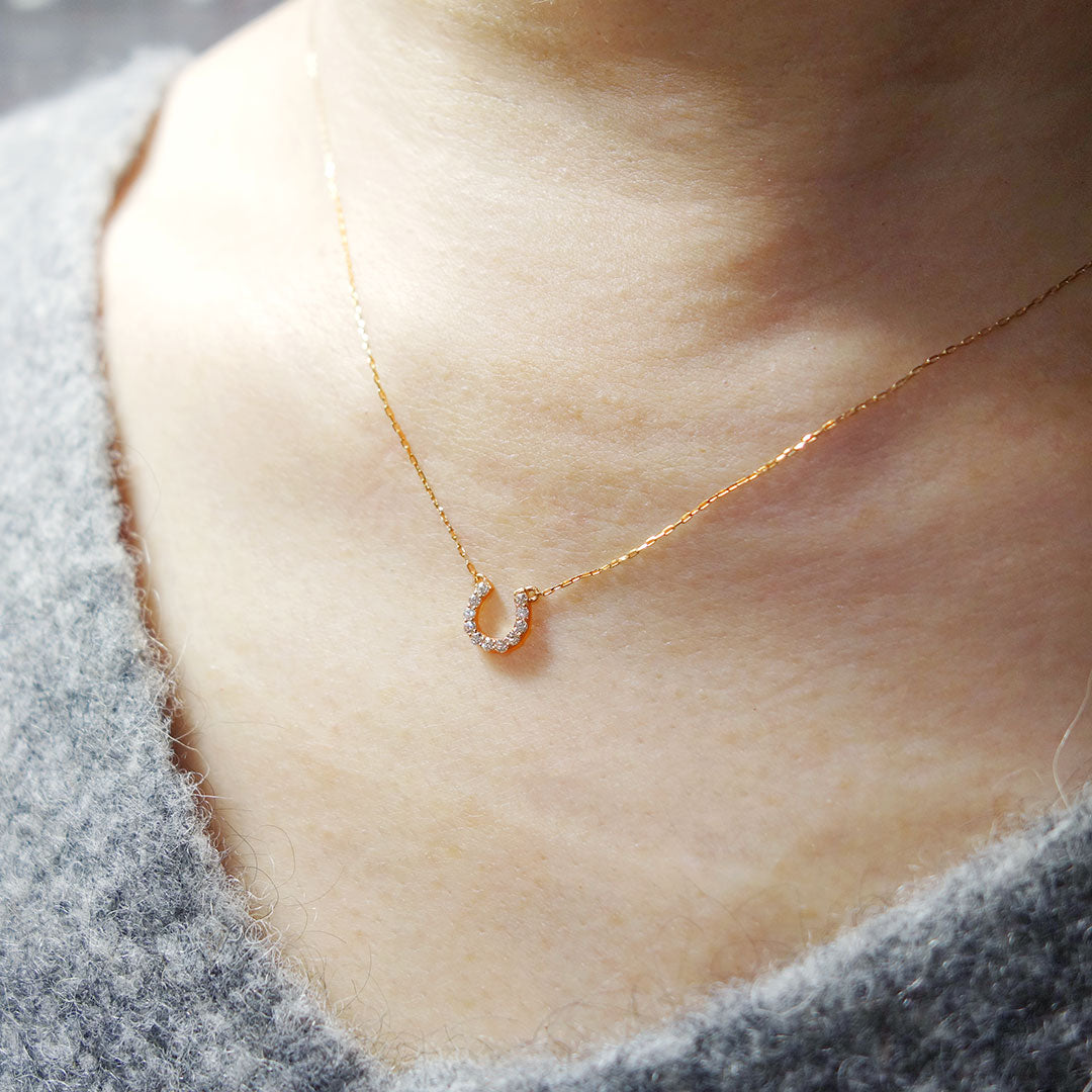 Diamond horseshoe necklace ｜ PD03622
