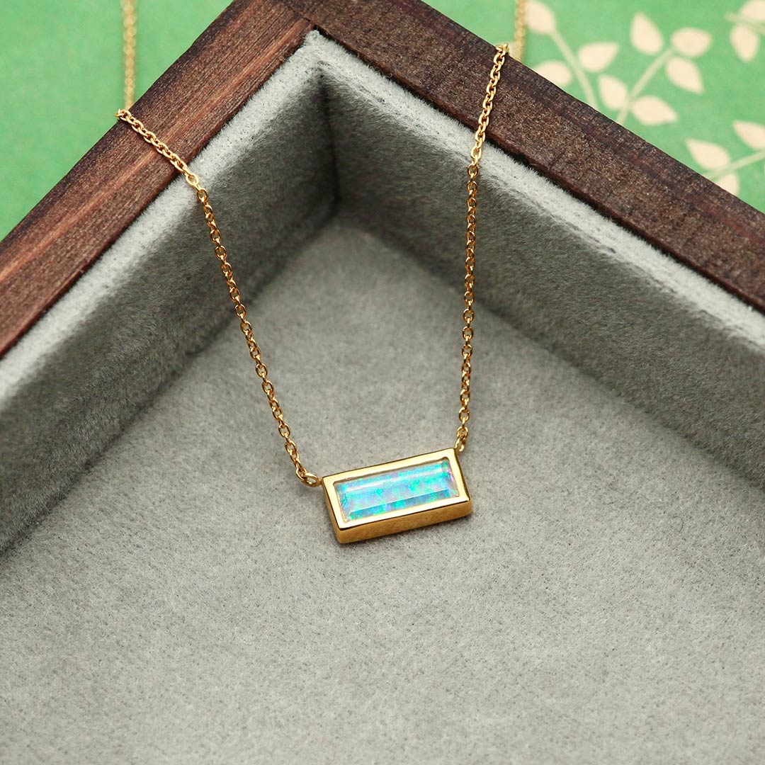 オパール 長方形ペンダント k18オパール 長方形ネックレストップ