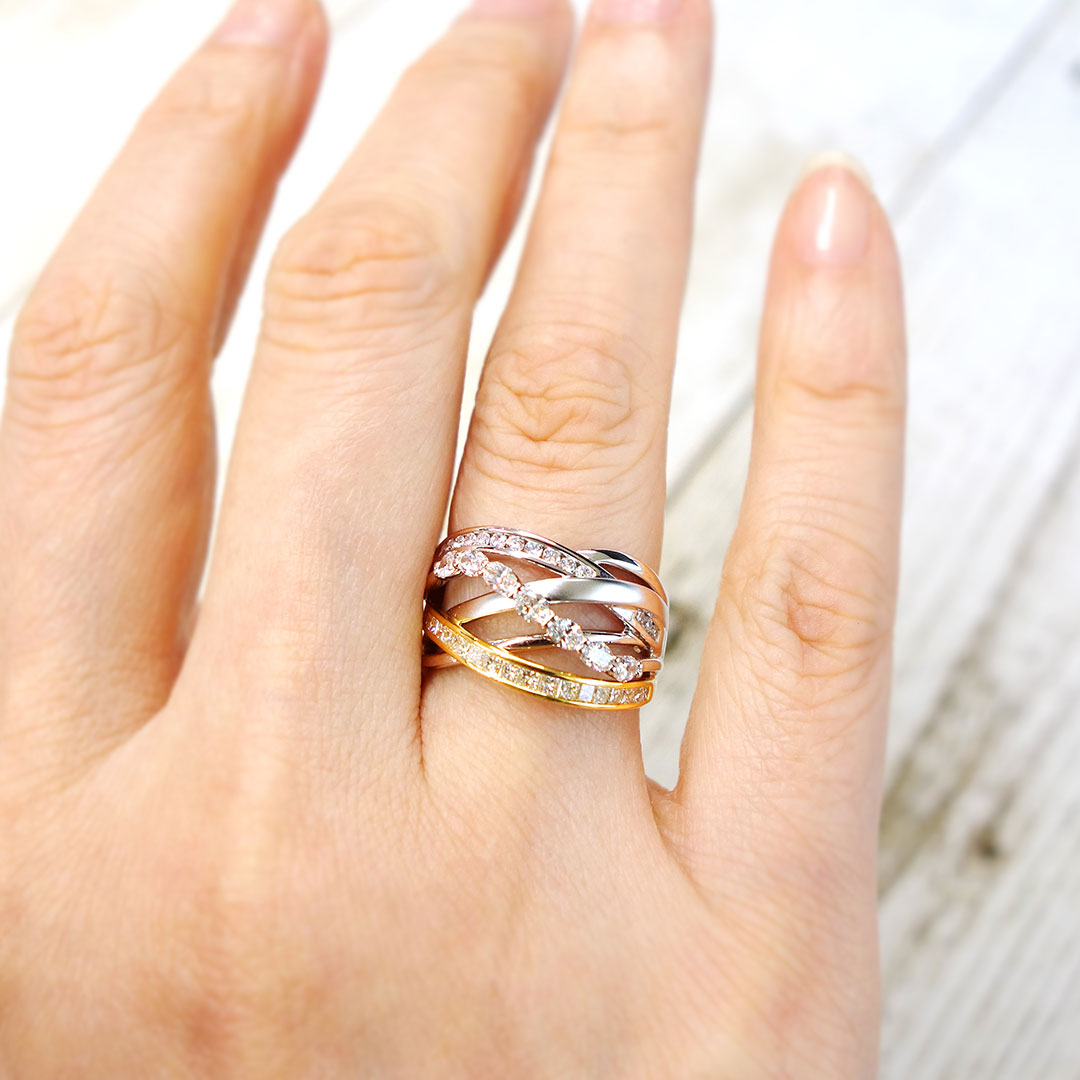 未使用品！k18 ファンシーカットダイヤ デザインリング オーバル