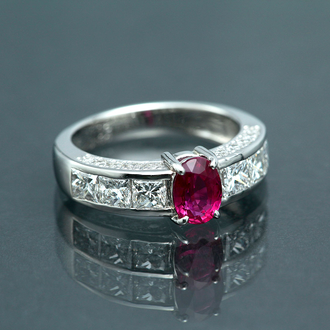 Pigeon blood ruby ​​ring ｜ TAK0201