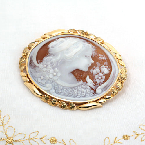 Shell cameo brooch (also used as a pendant top) ｜ BX00869