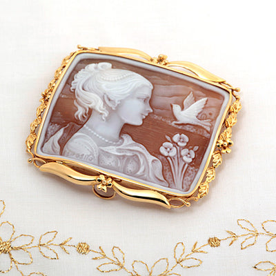 Shell cameo brooch (also used as a pendant top) ｜ BX00998