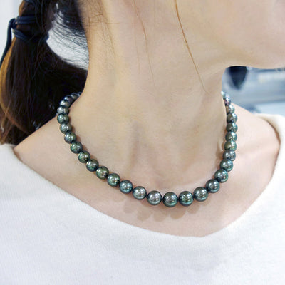 <tc>Tahitian South Sea Black Pearl Peacock Color Necklace (with Platinum Earrings) ｜ NJ03982</tc>