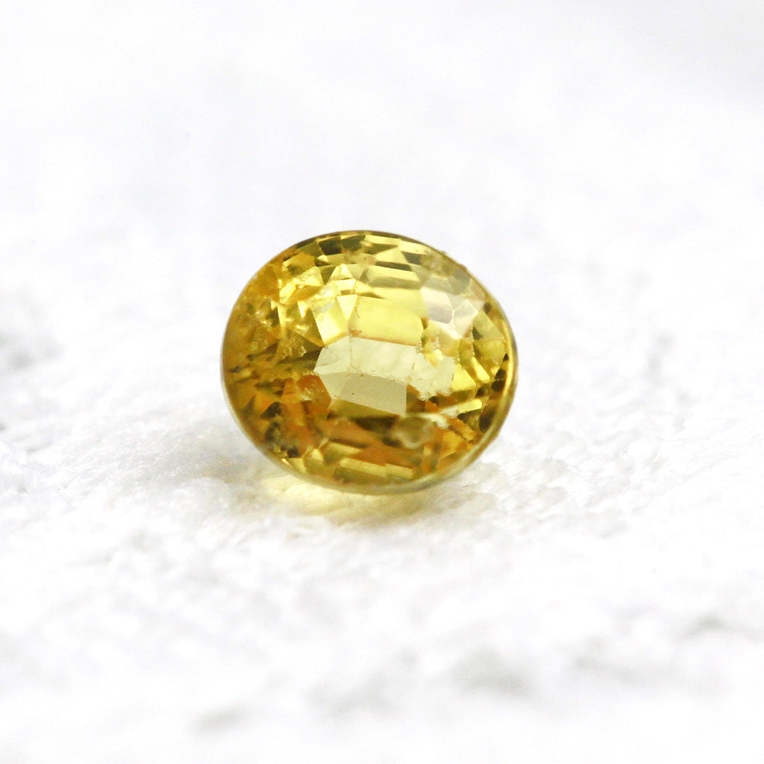 イエローサファイア　ルース<br>0.92ct ｜ OX05674